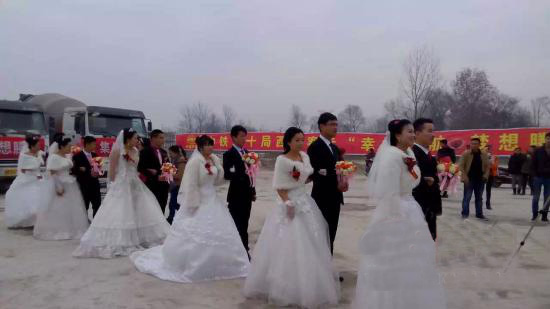 完美电竞（China）官方网站新闻六对新人结婚
